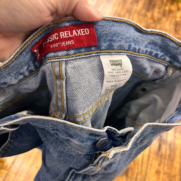 vintage women's Levi's 550 red tab relaxed fit taper leg light wash 100% cotton - Picture 6 of 7